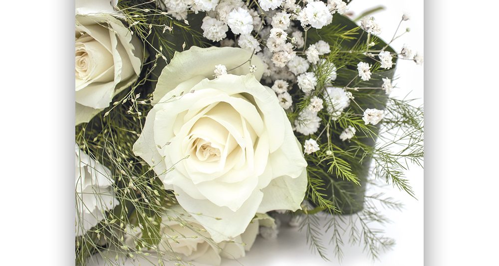 suruadressi-valkoiset ruusut