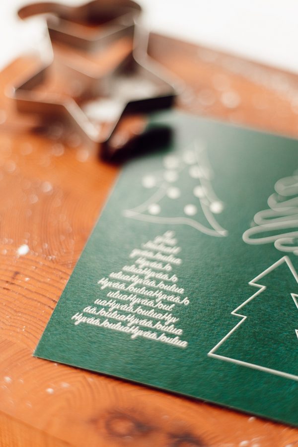 joulukortti-kuusipuu-kierratyskartonki